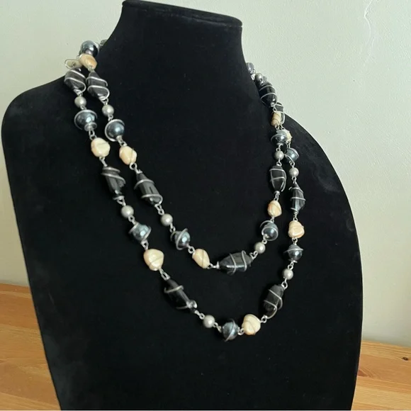Vintage silver strand cage wired glass pearls, ceramic and acrylic necklace - Picture 6 of 8
